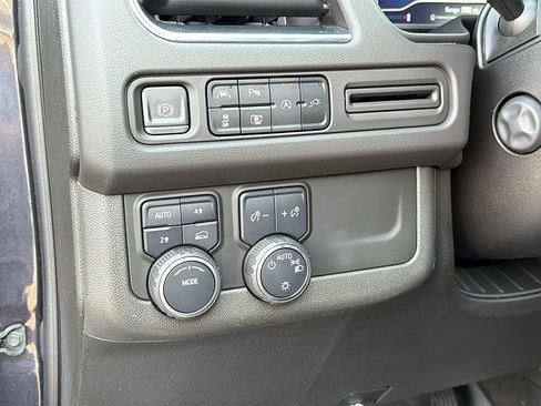 Used 2022 Chevrolet Tahoe RST w/ Sport Performance Package AWD/4WD image 11