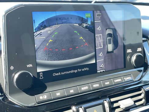 Used 2023 Nissan Pathfinder SL image 38