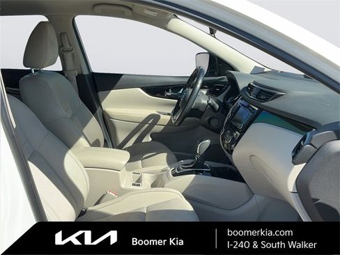 Used 2021 Nissan Rogue Sport SV w/ Technology Package image 11