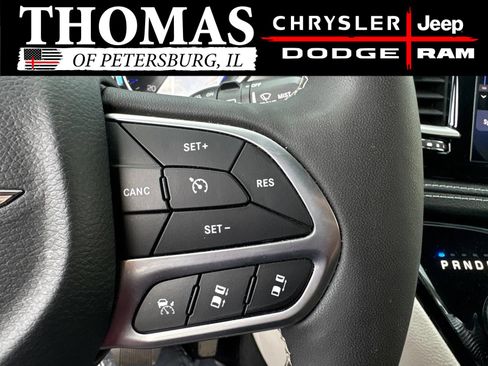 Used 2024 Chrysler Pacifica Touring-L FWD image 15