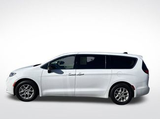 Used 2024 Chrysler Pacifica Touring-L FWD video 2