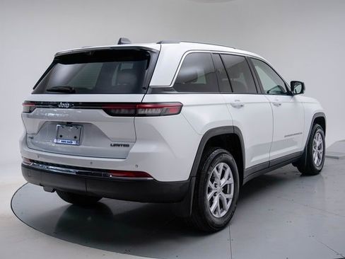 Used 2022 Jeep Grand Cherokee Limited w/ Luxury Tech Group II image 6