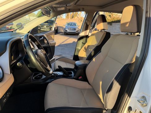 Used 2018 Toyota RAV4 XLE image 9