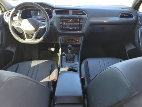 Used 2022 Volkswagen Tiguan SE image 19
