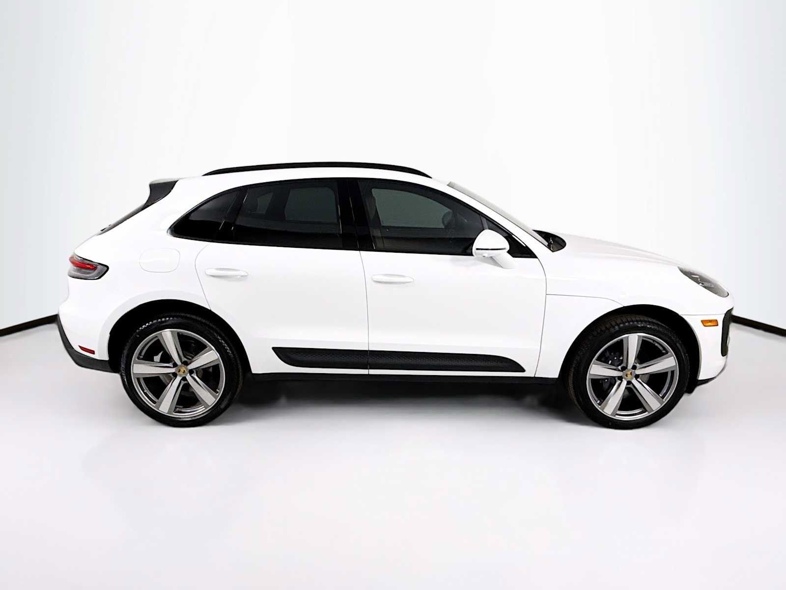Used 2026 Porsche Macan AWD/4WD image 8