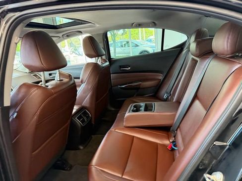 Used 2017 Acura TLX FWD image 7