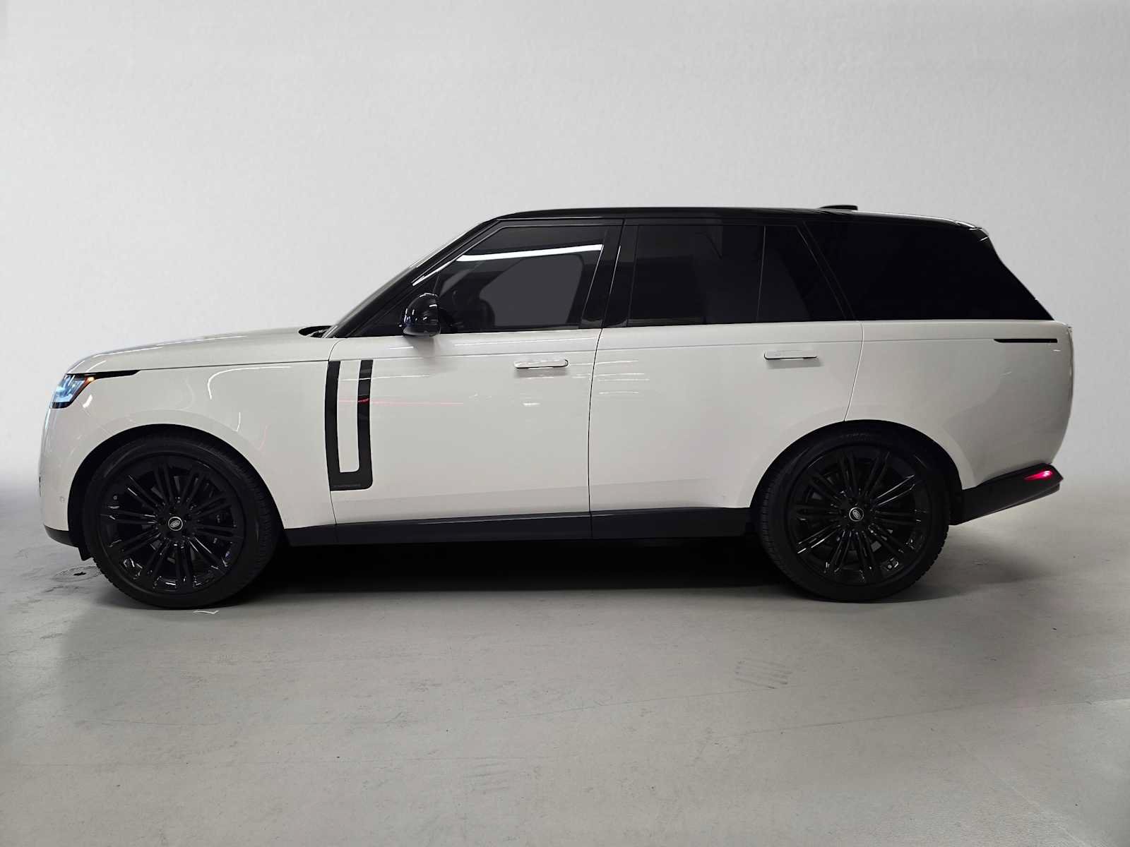 Used 2023 Land Rover Range Rover Autobiography AWD/4WD image 2