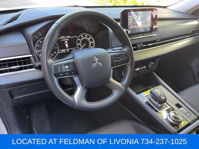 Used 2024 Mitsubishi Outlander ES AWD/4WD image 10