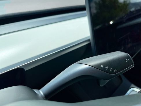 Used 2024 Tesla Model Y Long Range AWD/4WD image 16