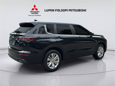 Used 2026 Mitsubishi Outlander ES FWD image 5