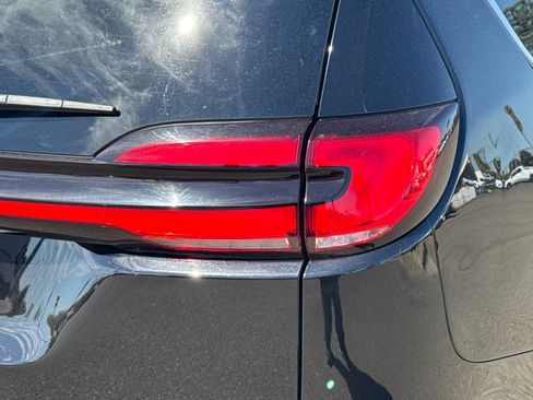Used 2024 Chrysler Pacifica Touring-L FWD image 26