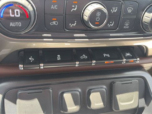 Used 2016 Chevrolet Silverado 1500 High Country w/ High Country Premium Package AWD/4WD image 28