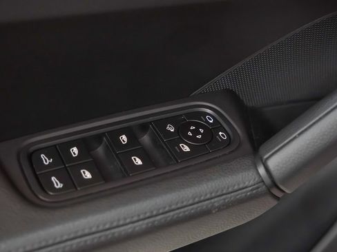 Certified 2025 Porsche Cayenne image 23