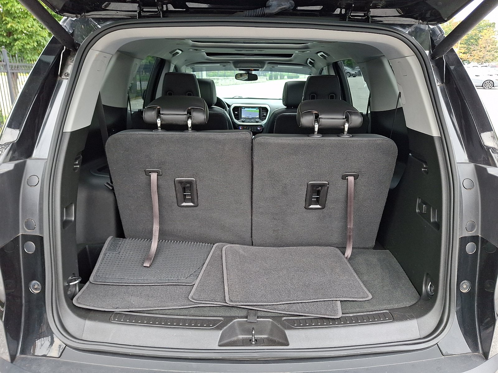 Used 2017 GMC Acadia SLT w/ LPO, Floor Liner Package AWD/4WD image 32