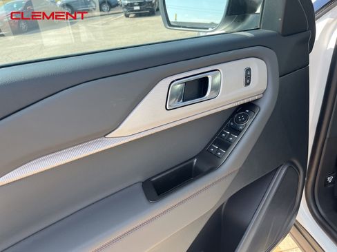 New 2025 Ford Explorer Active w/ Active Comfort Package image 31