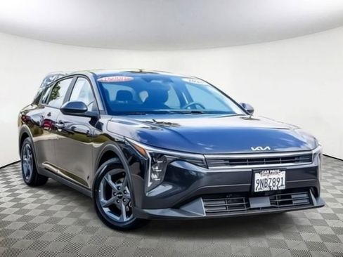 Certified 2025 Kia K4 FWD image 2