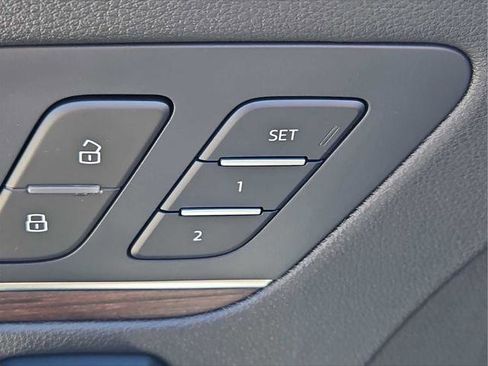 Used 2023 Audi Q5 2.0T Premium w/ Convenience Package AWD/4WD image 12