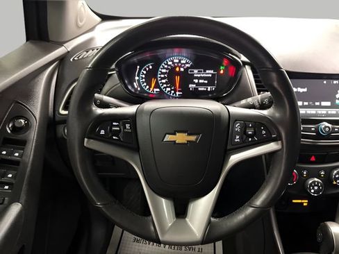 Used 2017 Chevrolet Trax LT w/ LT Convenience Package image 14