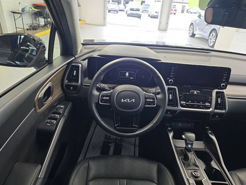 Certified 2023 Kia Sorento X-Line EX AWD/4WD image 12