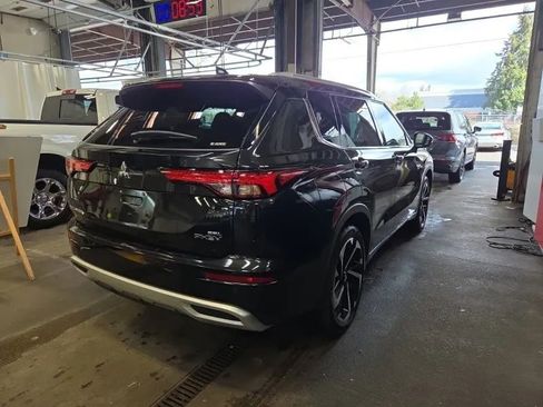 Used 2023 Mitsubishi Outlander SEL image 3