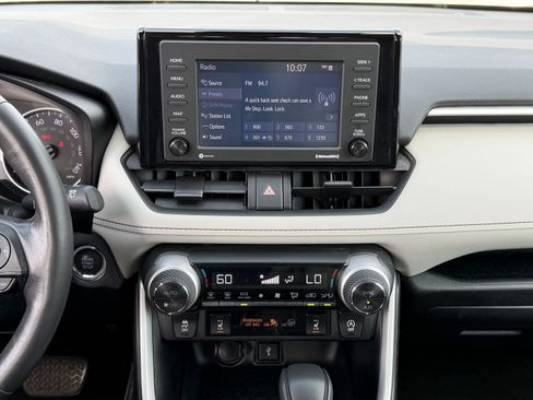 Used 2020 Toyota RAV4 XLE AWD/4WD image 16