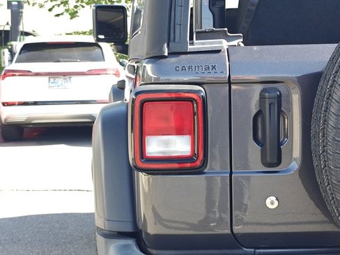 Used 2020 Jeep Wrangler Sport image 32