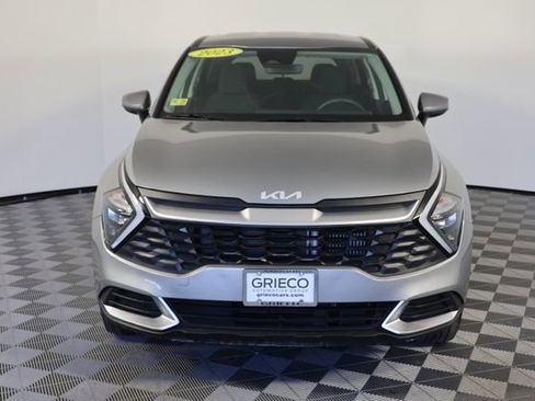Used 2023 Kia Sportage LX image 3