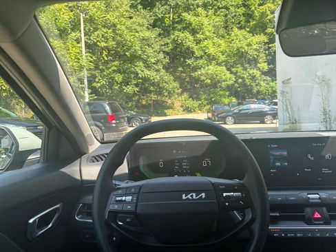 Used 2025 Kia K4 FWD image 28