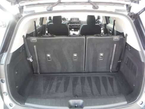 Used 2022 Nissan Pathfinder SV w/ SV Premium Package image 34