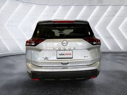 Used 2024 Nissan Rogue SV image 5