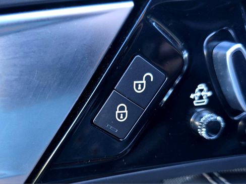 Used 2016 Jaguar F-TYPE R image 43