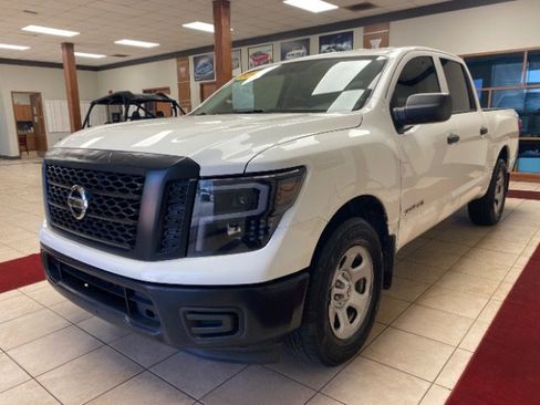 Used 2018 Nissan Titan S w/ S Utility Package image 4