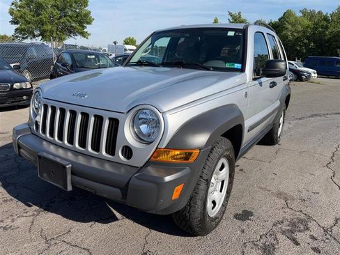 Used 2007 Jeep Liberty Sport AWD/4WD image 2