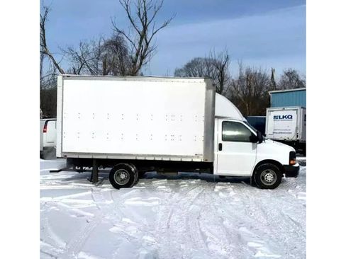 Used 2016 Chevrolet Express 3500 image 4