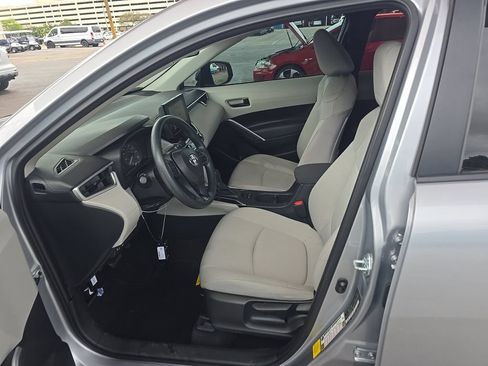 Used 2024 Toyota Corolla Cross L FWD image 3