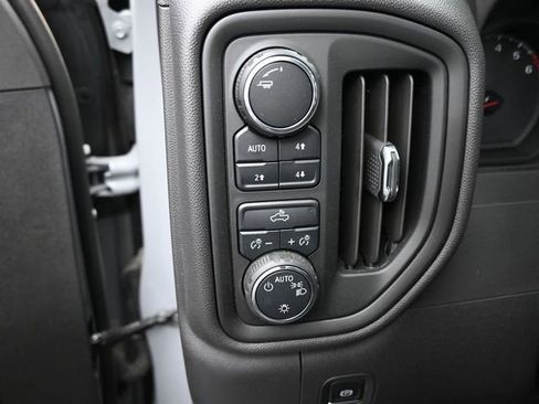 Used 2025 Chevrolet Silverado 1500 Custom Trail Boss w/ Turbomax Blackout Package AWD/4WD image 12