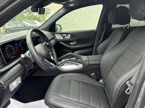 Used 2025 Mercedes-Benz GLS 450 4MATIC image 11