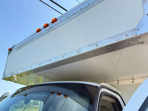 Used 2016 GMC Savana 3500 RWD image 32