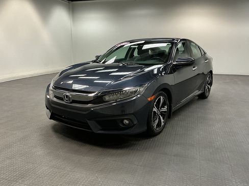 Used 2017 Honda Civic Touring image 1
