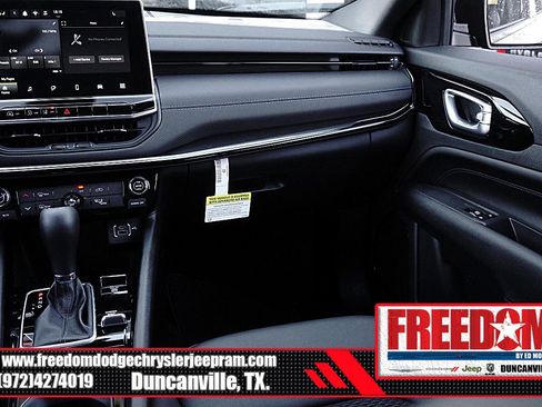 New 2026 Jeep Compass Latitude image 38