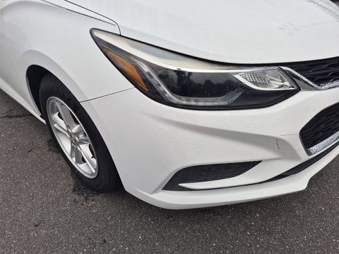 Used 2018 Chevrolet Cruze LT w/ Convenience Package FWD image 9