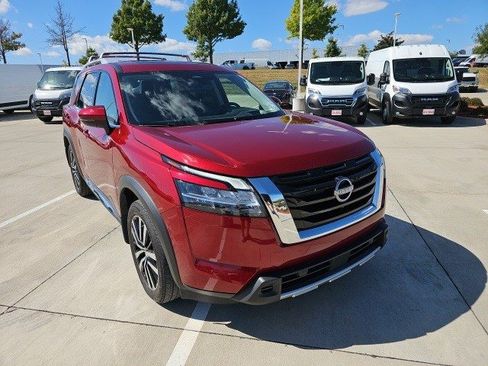 Used 2024 Nissan Pathfinder Platinum w/ Cargo Package image 8