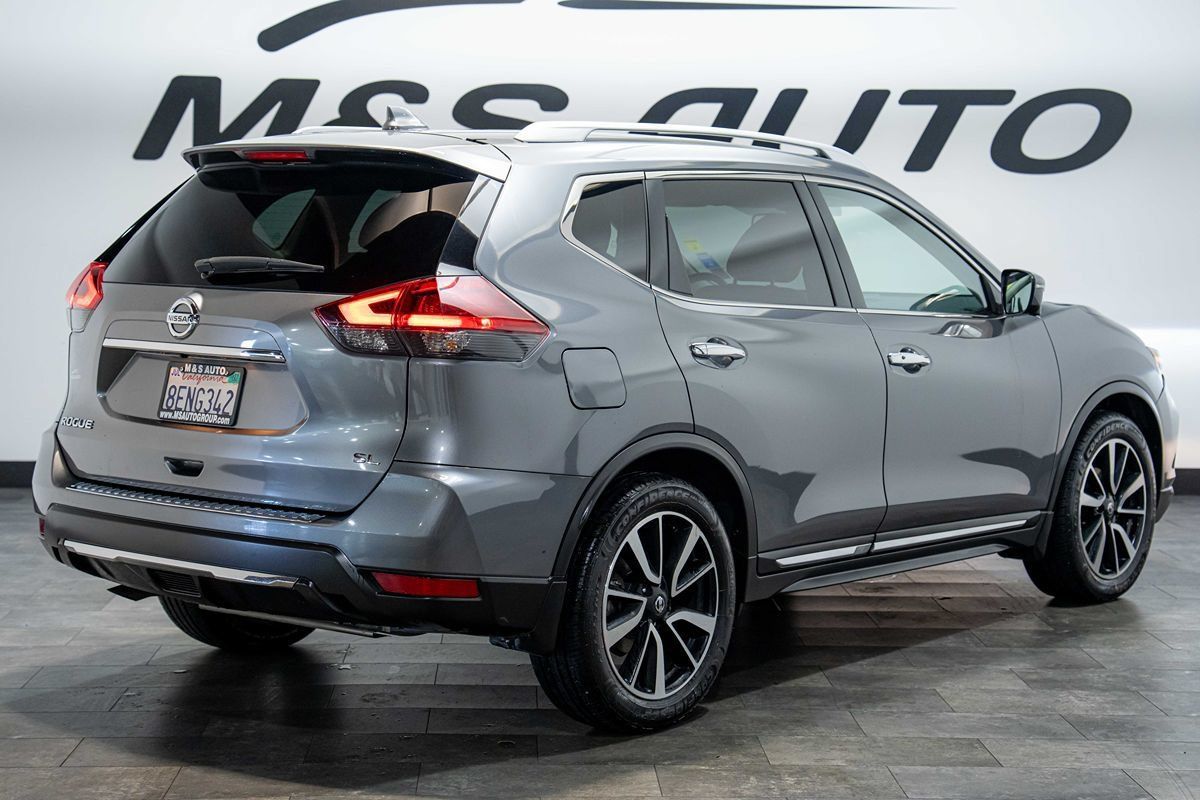 Used 2018 Nissan Rogue SL w/ Premium Package FWD image 2