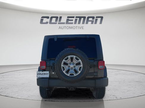 Used 2015 Jeep Wrangler Unlimited Rubicon w/ Connectivity Group AWD/4WD image 4