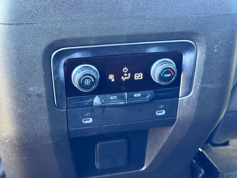 Used 2024 Chevrolet Suburban LT image 21
