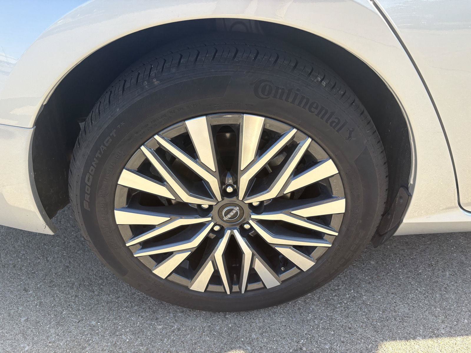 Used 2025 Nissan Altima 2.5 SV FWD image 10