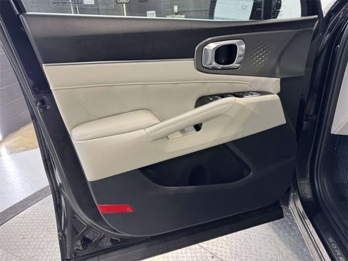 Used 2023 Kia Sorento SX image 14