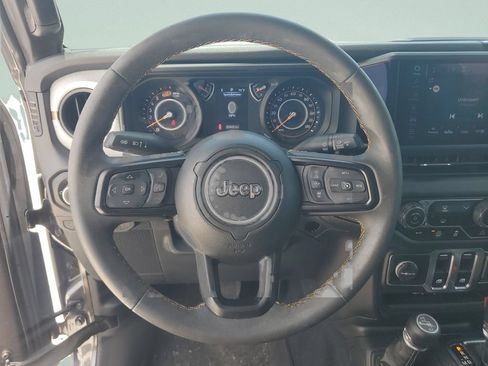 Used 2025 Jeep Wrangler Sport AWD/4WD image 12