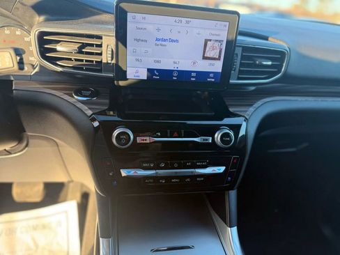 Used 2023 Ford Explorer Limited image 33