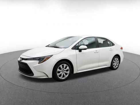 Used 2025 Toyota Corolla LE FWD image 3
